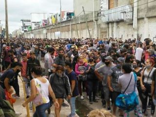 Descontrol en el ingreso e interior de la feria La Salada