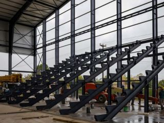 Avanza la construcción del Microestadio: Ya se instalan las gradas en el nuevo espacio deportivo de Pergamino