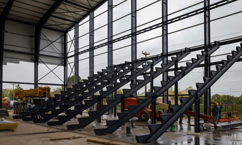 Avanza la construcción del Microestadio