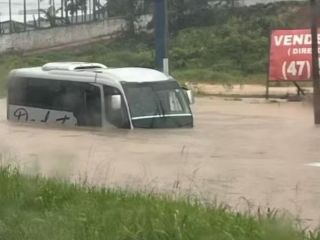 Temporal en Brasil: Inundaciones y caos en plena temporada turstica