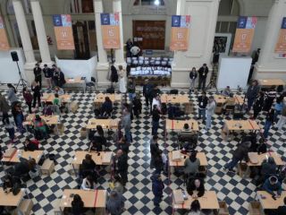 Escrutinio definitivo: El peronismo acortó la distancia, pero LLA mantiene la mayoría en Buenos Aires