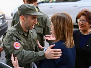 Bullrich se reunió con el gendarme Nahuel Gallo y acusó a la AFA de intentar «apropiarse» de su liberación