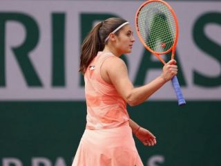 Julia Riera avanza con autoridad en la qualy de Wimbledon