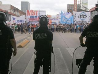 Bullrich implementa nuevo protocolo antibloqueos para frenar protestas sindicales Cmo es?