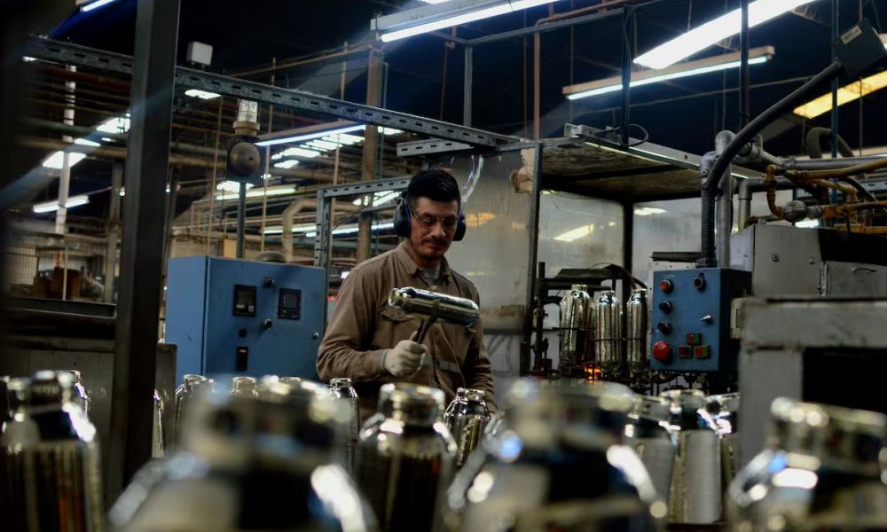 Lumilagro deja de fabricar termos de vidrio en Argentina
