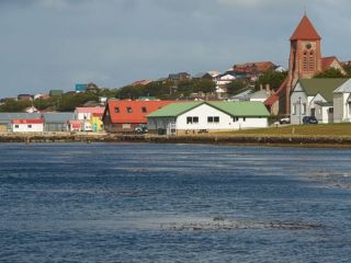 Islas Malvinas: Reino Unido dio rango de ciudad a Puerto Argentino