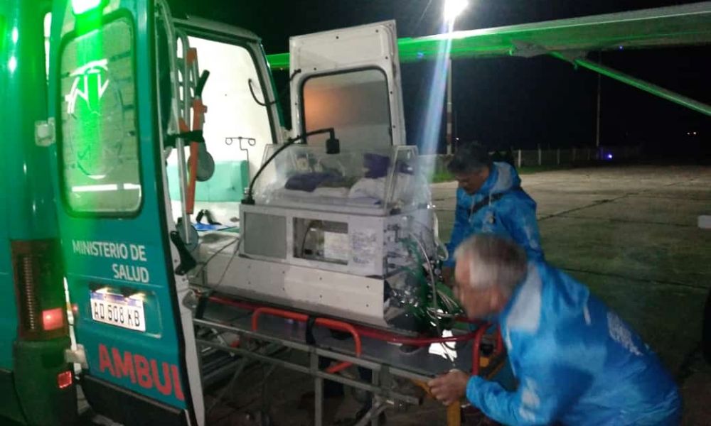 Un avión sanitario trasladó a un bebé a La Plata