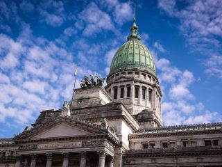 Presupuesto 2026: Milei logró su primera ley de gastos con apoyo opositor y fuerte ajuste en educación