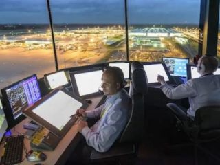 Vence la conciliación con los controladores aéreos y crece la tensión en plena temporada alta