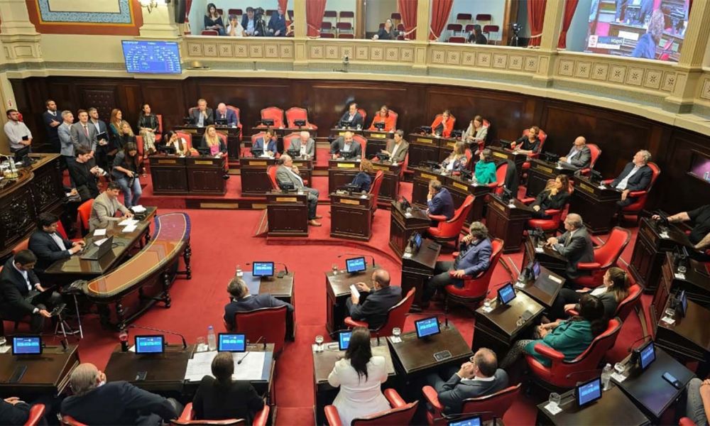 La política se aferra al poder y se aleja de la realidad