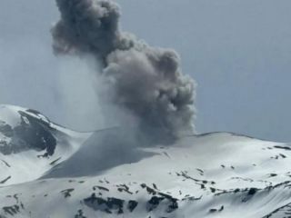El volcn Peteroa despert: Alerta en Mendoza por la nube de cenizas