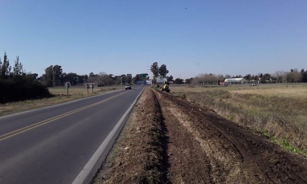 Trabajos en banquinas de la Ruta provincial 32