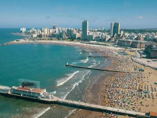 Temporada exitosa o desastre econmico? El turismo en la costa divide opiniones