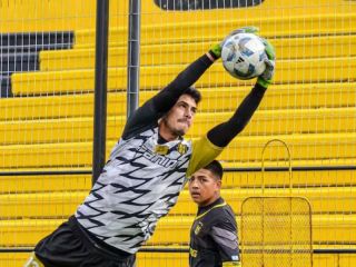 Conmoci�n en Deportivo Madryn: El arquero Mauricio Nievas sufri� un paro card�aco en un entrenamiento