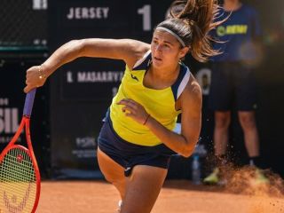Julia Riera remontó un partido increíble ante Solana Sierra y está en semifinales de Curitiba