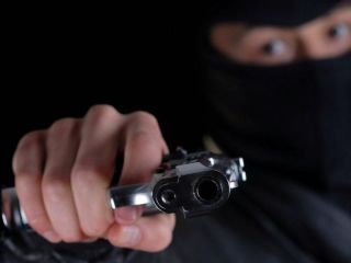 Los despiertan para robar dinero